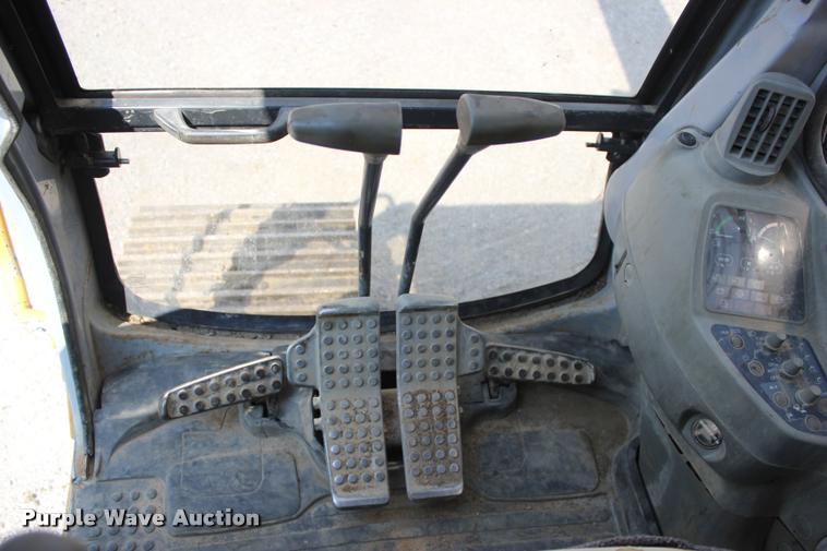 image for item L3207 2000 John Deere 120 excavator