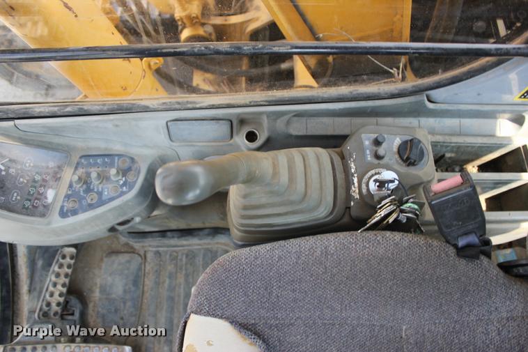 image for item L3207 2000 John Deere 120 excavator