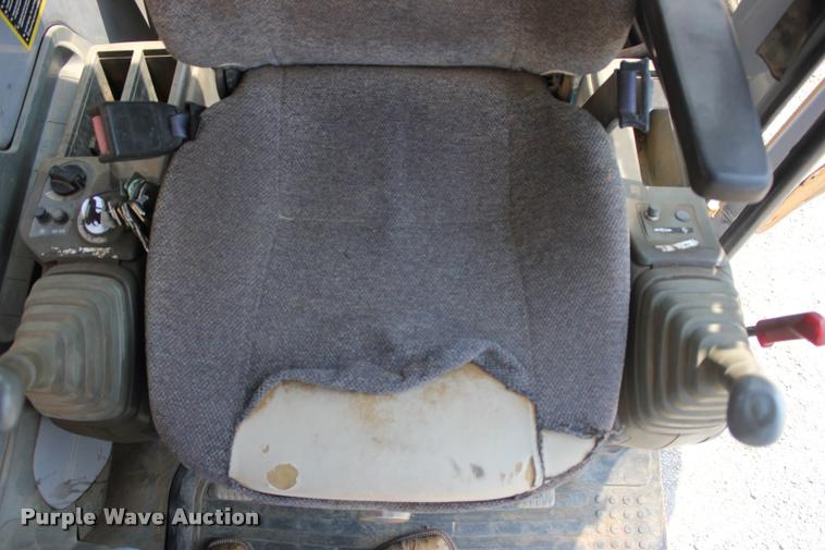 image for item L3207 2000 John Deere 120 excavator