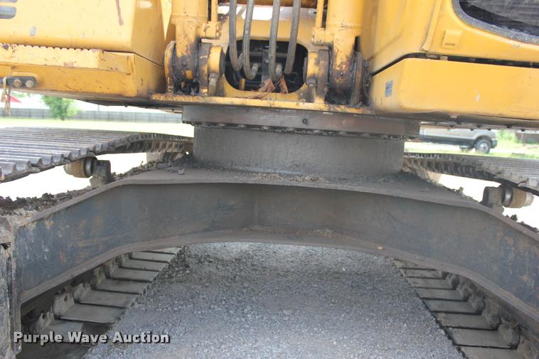 image for item L3207 2000 John Deere 120 excavator