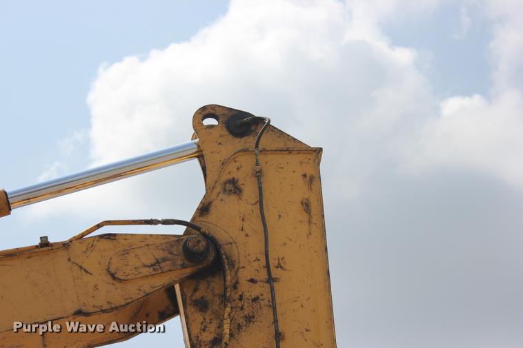 image for item L3207 2000 John Deere 120 excavator