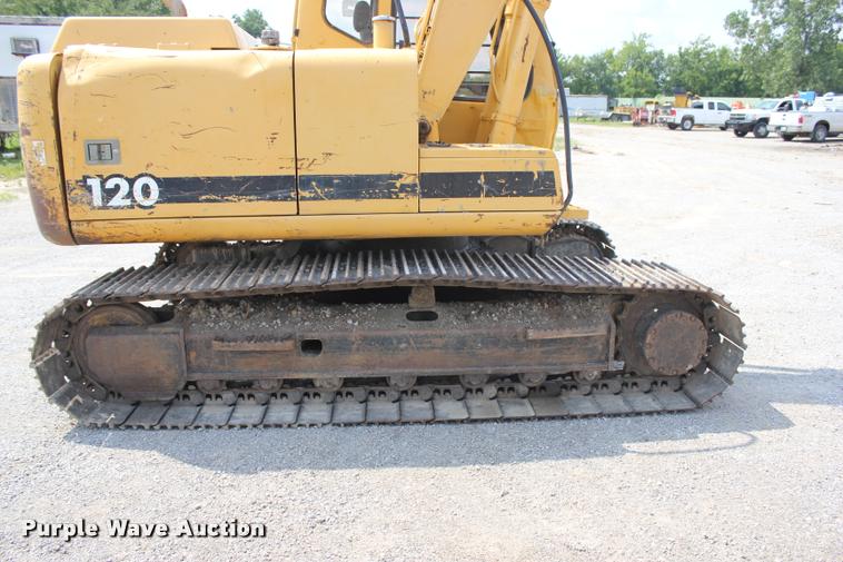image for item L3207 2000 John Deere 120 excavator