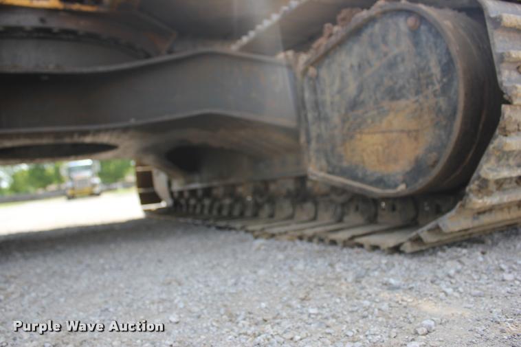 image for item L3207 2000 John Deere 120 excavator