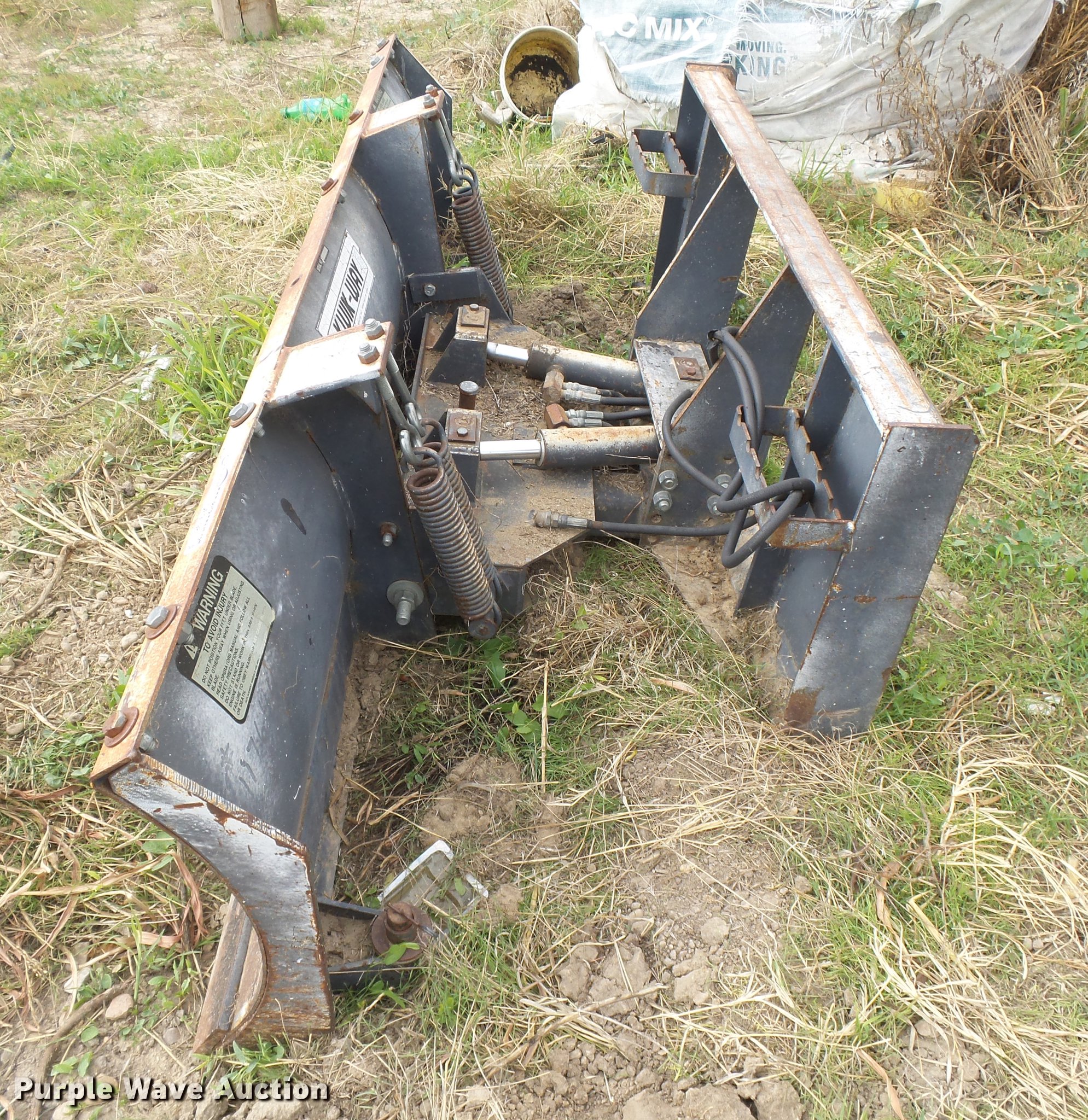 Kwik Way 500 skid steer snow plow in Dodge City, KS Item DE9198 sold