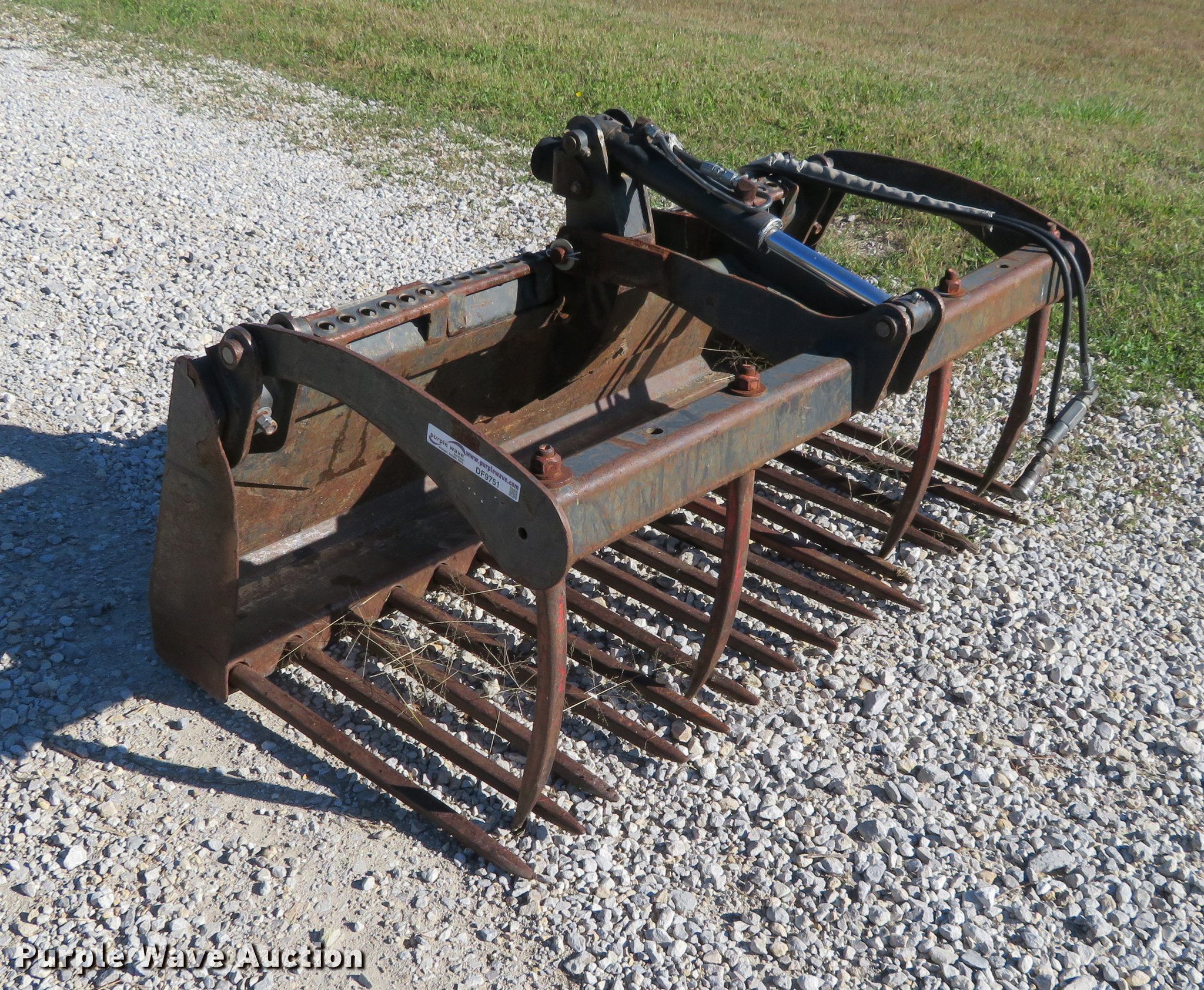 Bobcat utility grapple bucket in Geuda Springs, KS Item DF9751 sold