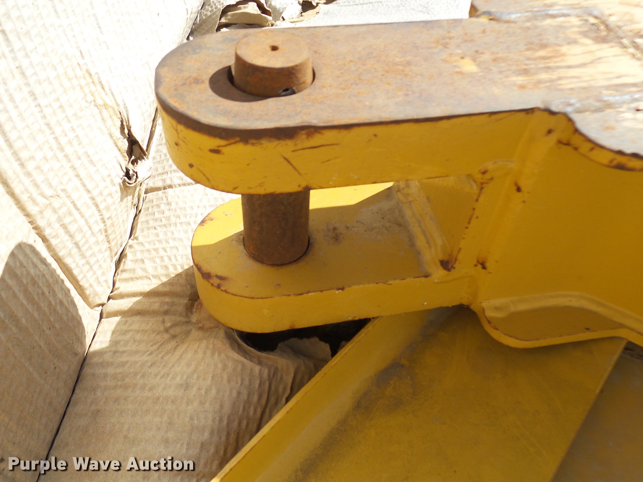 Dozer draw bar in Kansas City, MO | Item DP9638 sold | Purple Wave