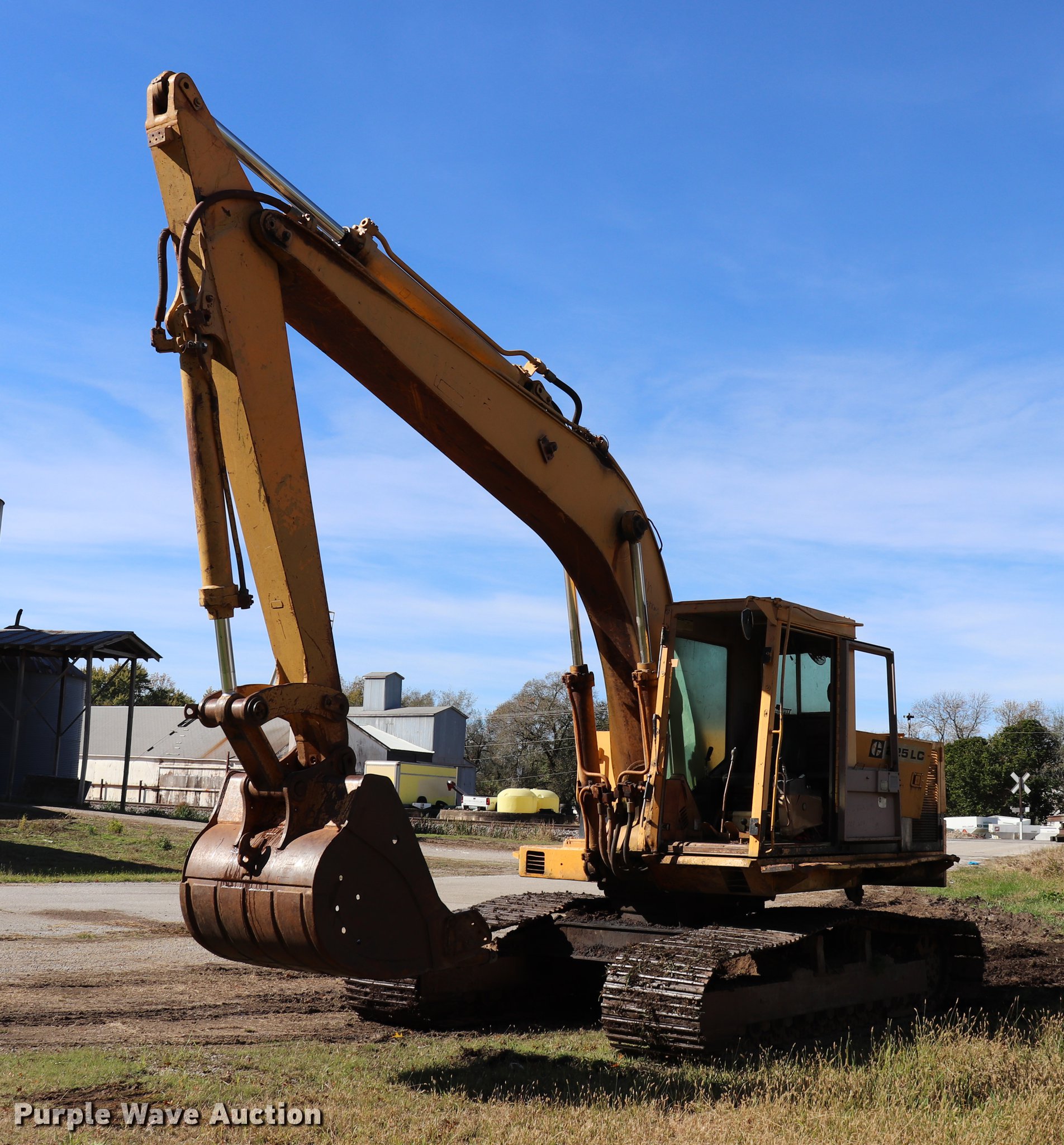 1986 Caterpillar 225 LC excavator in Sheldon, MO Item ED9645 sold