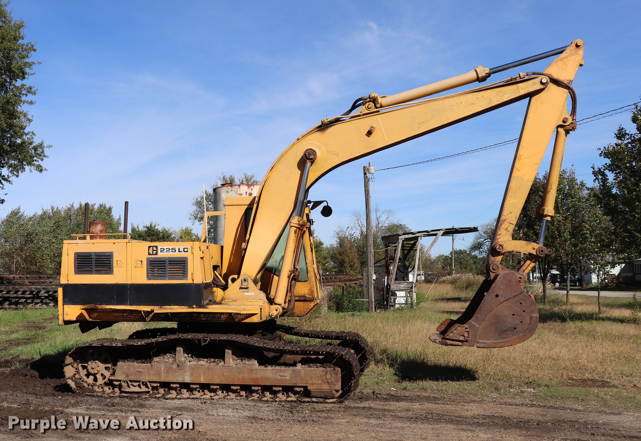 1986 Caterpillar 225 LC excavator in Sheldon, MO Item ED9645 sold