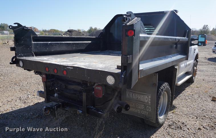 image for item DA1321 2009 Ford F350 Super Duty flatbed pickup truck