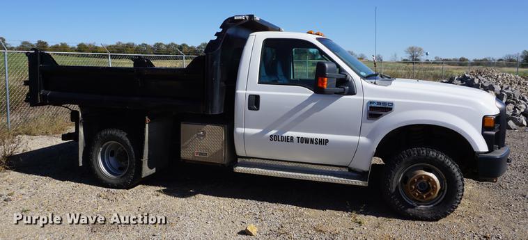 image for item DA1321 2009 Ford F350 Super Duty flatbed pickup truck