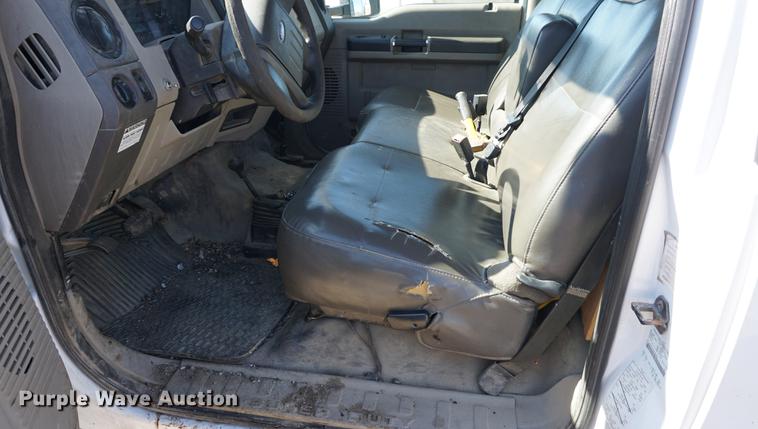 image for item DA1321 2009 Ford F350 Super Duty flatbed pickup truck