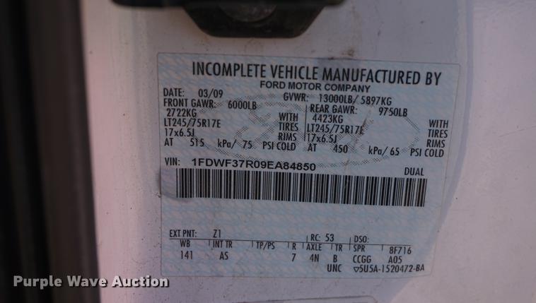 image for item DA1321 2009 Ford F350 Super Duty flatbed pickup truck