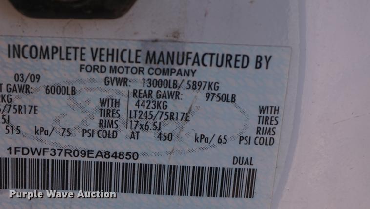 image for item DA1321 2009 Ford F350 Super Duty flatbed pickup truck