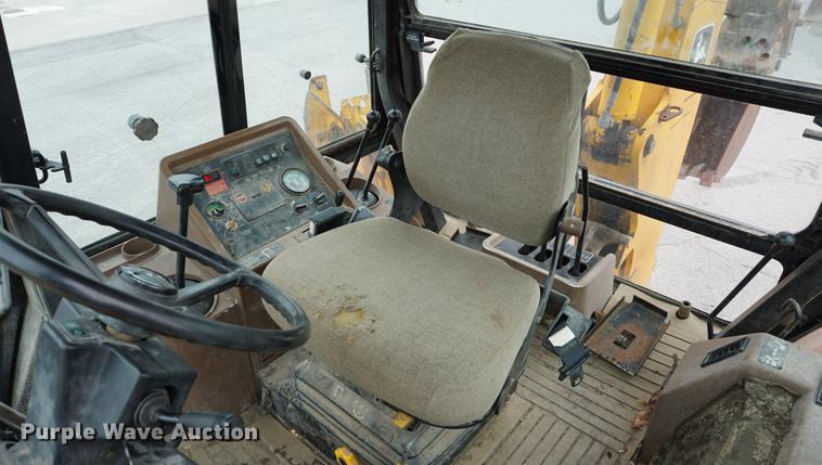 image for item DA1357 1992 John Deere 310D backhoe