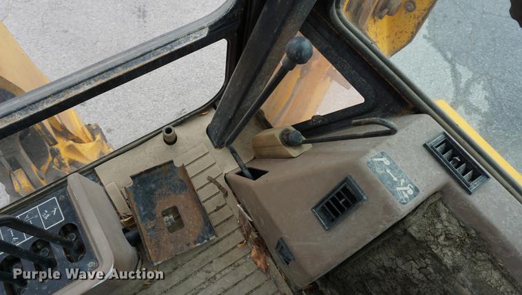 image for item DA1357 1992 John Deere 310D backhoe