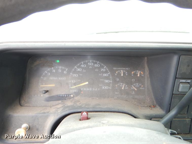 image for item DA1359 1999 Chevrolet C2500 pickup truck