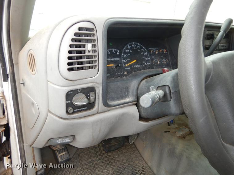 image for item DA1361 1999 Chevrolet C2500 pickup truck