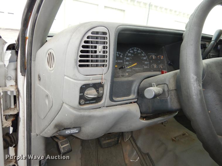 image for item DA1362 2000 Chevrolet C2500 pickup truck