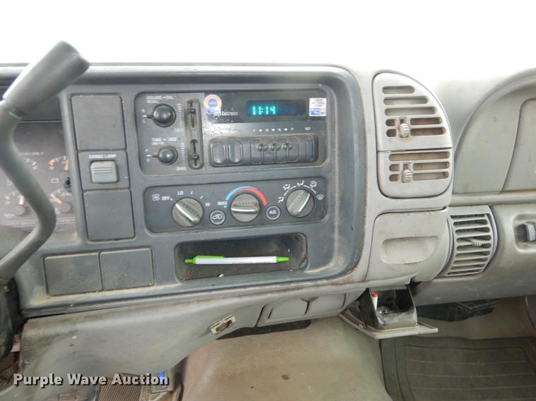 image for item DA1362 2000 Chevrolet C2500 pickup truck