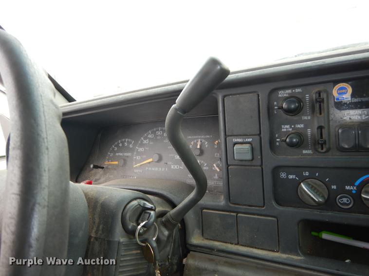 image for item DA1362 2000 Chevrolet C2500 pickup truck