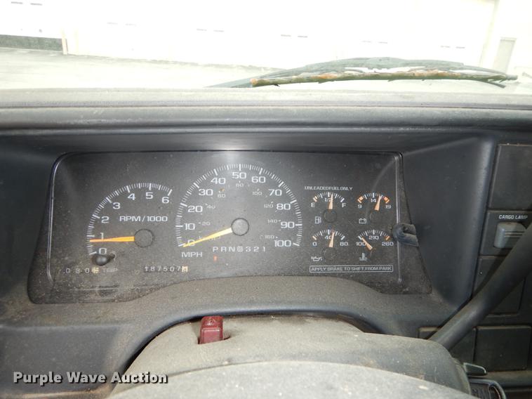 image for item DA1362 2000 Chevrolet C2500 pickup truck