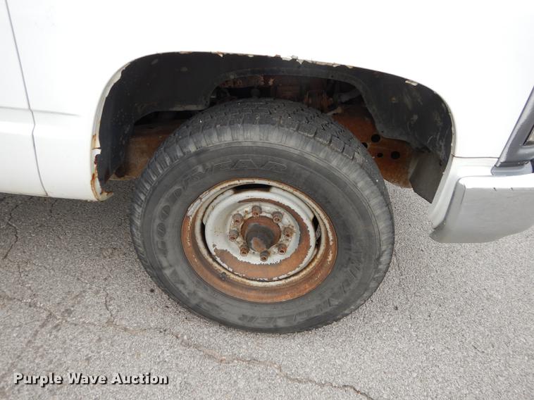 image for item DA1362 2000 Chevrolet C2500 pickup truck