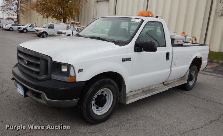 image for item DA1363 2002 Ford F250 Super Duty pickup truck