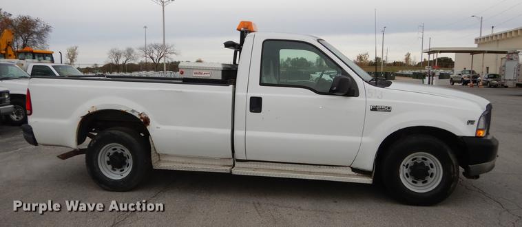 image for item DA1363 2002 Ford F250 Super Duty pickup truck