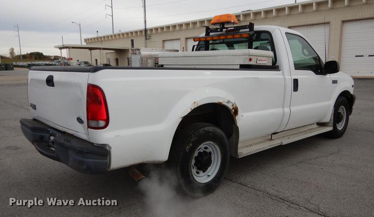 image for item DA1363 2002 Ford F250 Super Duty pickup truck