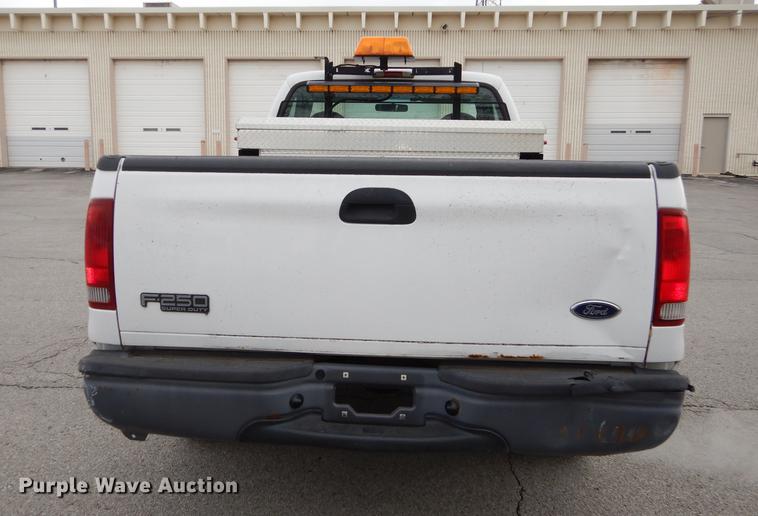 image for item DA1363 2002 Ford F250 Super Duty pickup truck