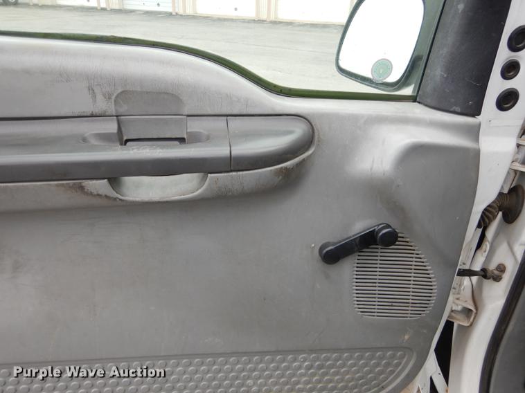 image for item DA1363 2002 Ford F250 Super Duty pickup truck