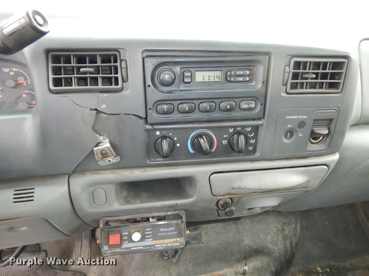 image for item DA1363 2002 Ford F250 Super Duty pickup truck