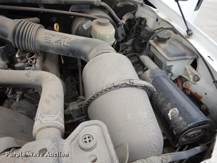 image for item DA1363 2002 Ford F250 Super Duty pickup truck