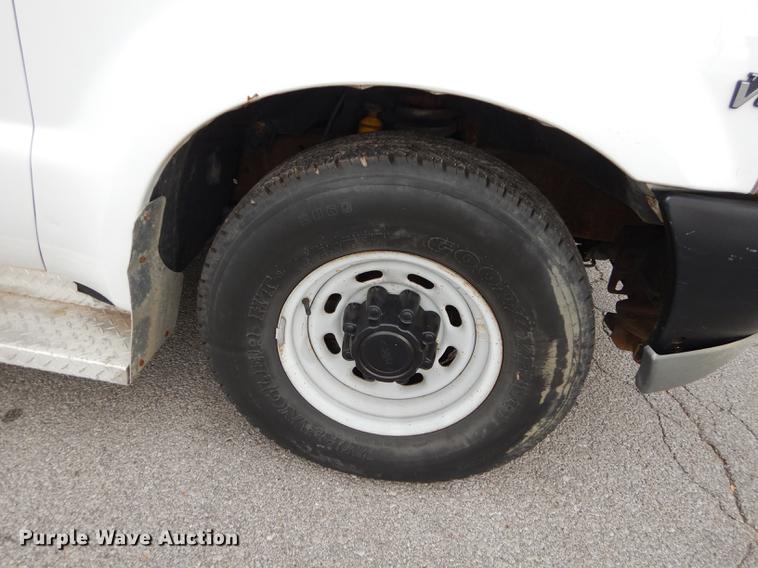 image for item DA1363 2002 Ford F250 Super Duty pickup truck