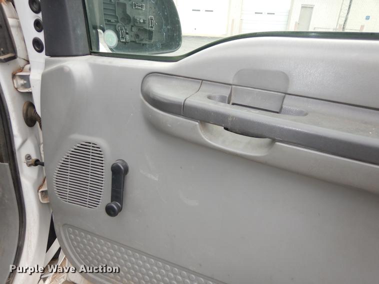 image for item DA1363 2002 Ford F250 Super Duty pickup truck