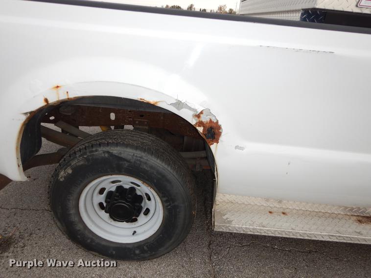 image for item DA1363 2002 Ford F250 Super Duty pickup truck