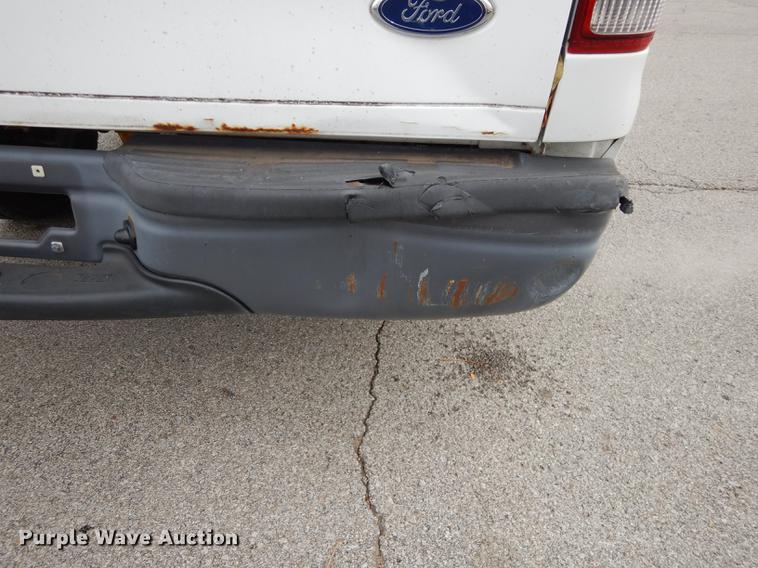 image for item DA1363 2002 Ford F250 Super Duty pickup truck