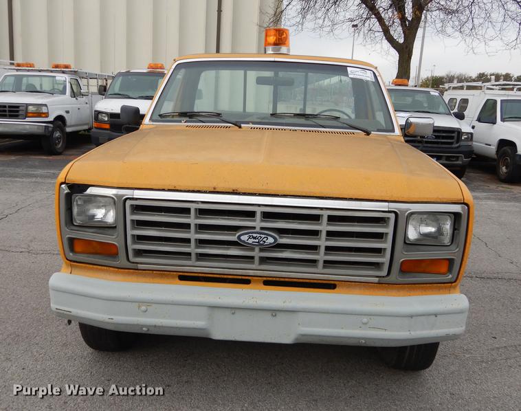 image for item DA1364 1986 Ford F150 pickup truck