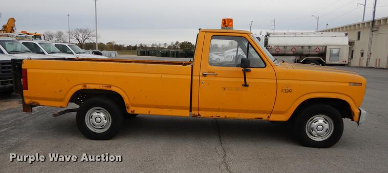 image for item DA1364 1986 Ford F150 pickup truck