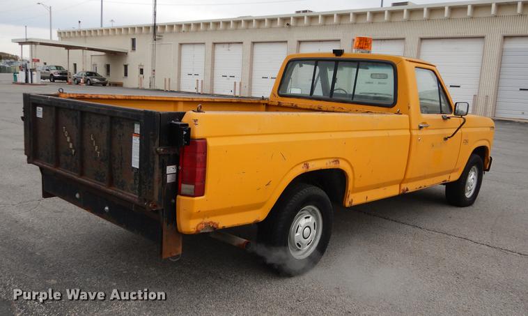 image for item DA1364 1986 Ford F150 pickup truck