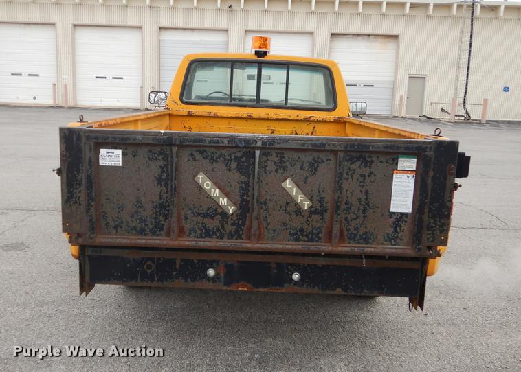 image for item DA1364 1986 Ford F150 pickup truck