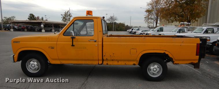 image for item DA1364 1986 Ford F150 pickup truck