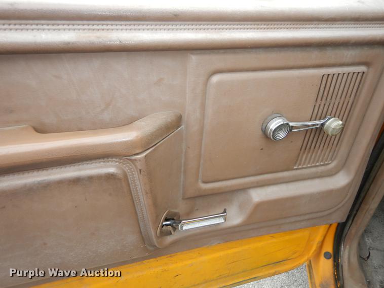 image for item DA1364 1986 Ford F150 pickup truck