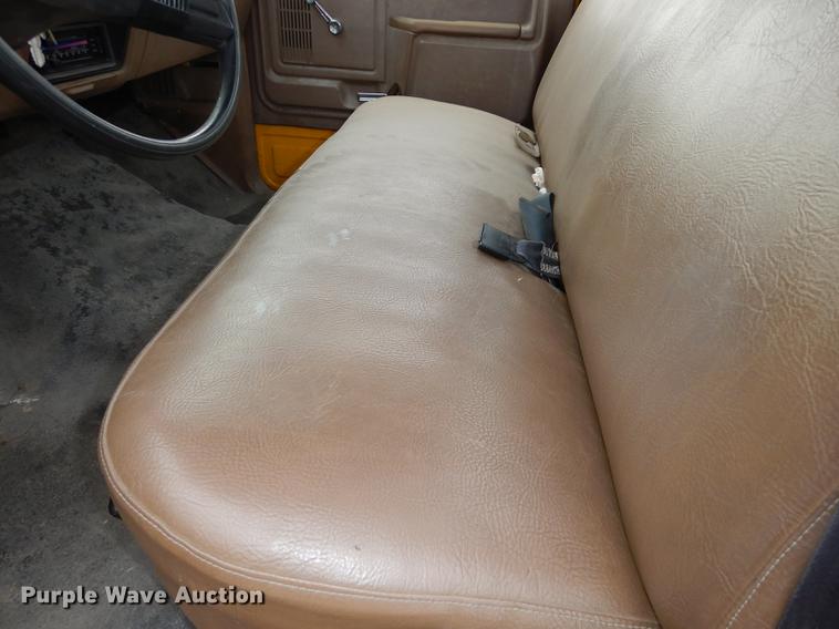 image for item DA1364 1986 Ford F150 pickup truck