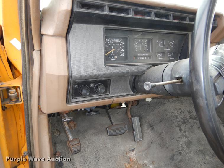 image for item DA1364 1986 Ford F150 pickup truck