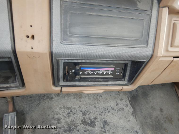 image for item DA1364 1986 Ford F150 pickup truck