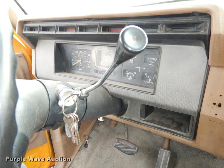 image for item DA1364 1986 Ford F150 pickup truck