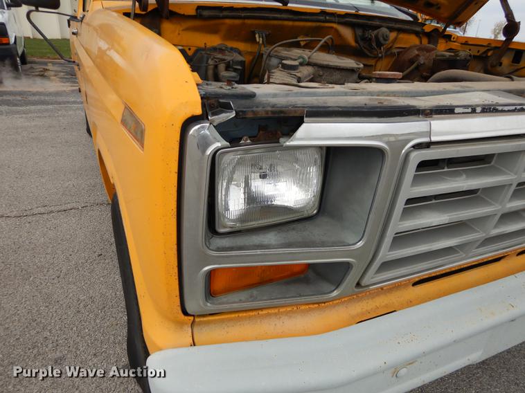 image for item DA1364 1986 Ford F150 pickup truck