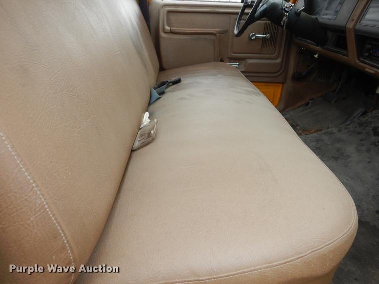 image for item DA1364 1986 Ford F150 pickup truck