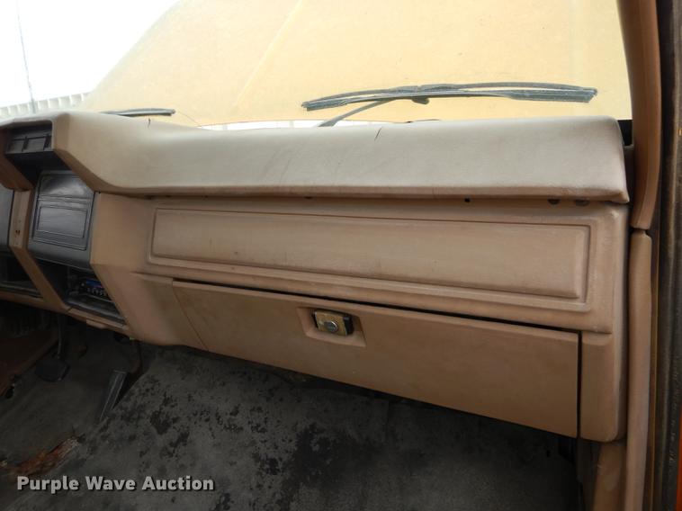 image for item DA1364 1986 Ford F150 pickup truck